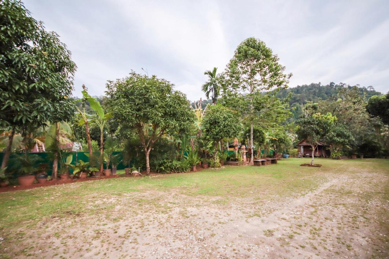 Oyo 75312 Banana Lodge Khao Lak Bagian luar foto